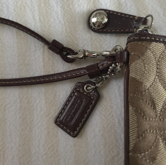 Coach Wristlet 2 Tone Brown - Picture 5 of 7